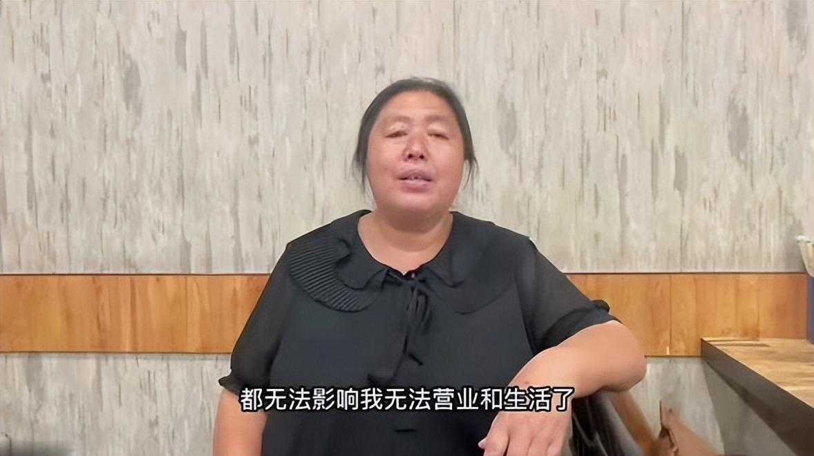 唐山打人事发地烧烤店老板娘搬家真相原因(图1)